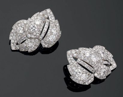 Paire de clips d'oreilles en platine et or...