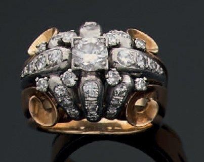 Bague en dôme ajouré en or jaune et platine...