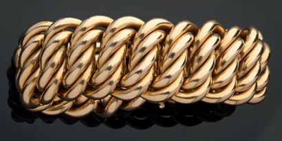 Large bracelet en or jaune à maillon gourmette...