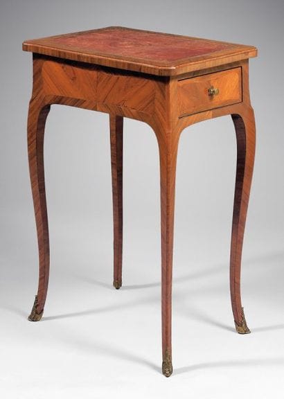 Petite table volante rectangulaire de forme...