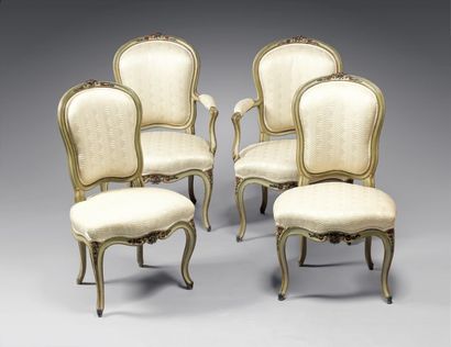 Partie de salon comprenant une paire de fauteuils...