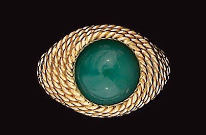 Bague dôme en or jaune, à décor de cordelettes,...