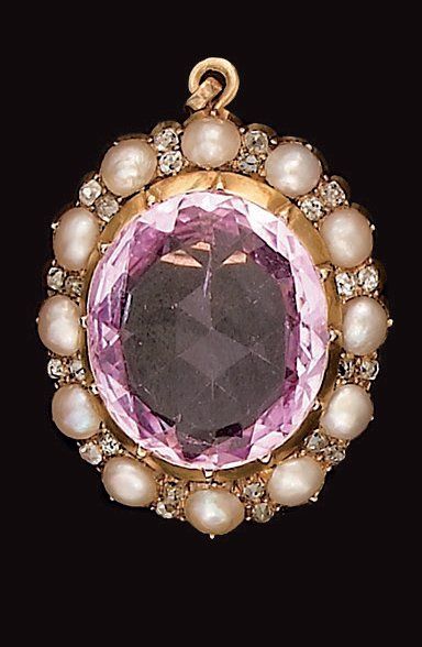 Broche pendentif en or jaune, sertie d'une...
