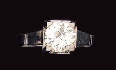 Bague solitaire en platine, ornée d'un diamant...