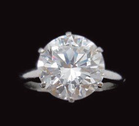 Bague solitaire en platine, ornée d'un diamant...