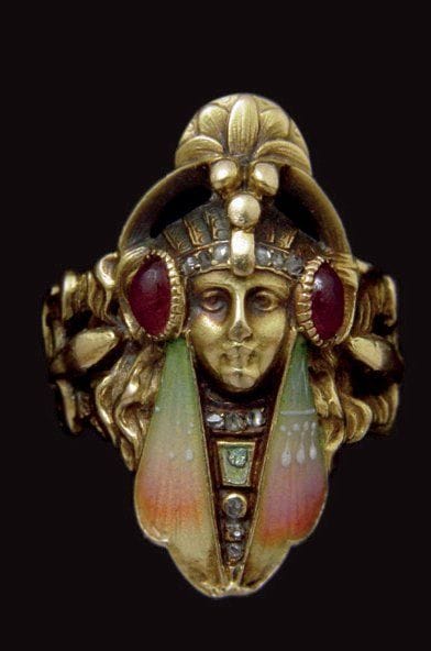 Délicate bague en or guilloché et émail polychrome,...