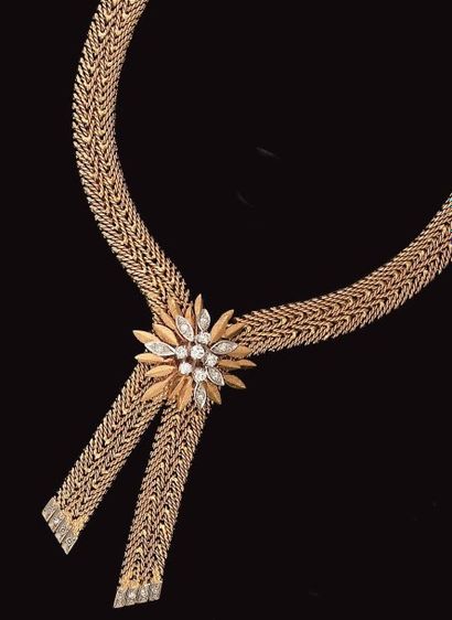 Collier ruban de forme négligé, en or de...
