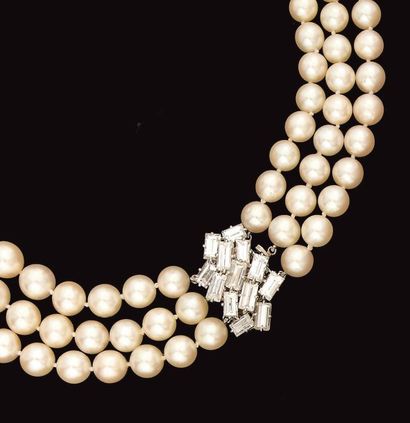Collier triple rangs de perles de culture...
