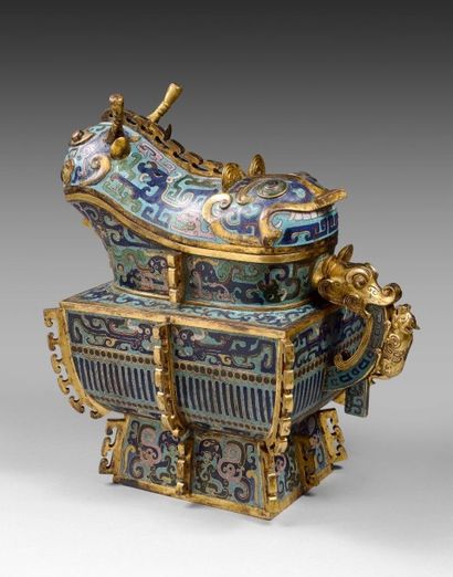 CHINE
Rare vase à vin couvert, siguang, en...