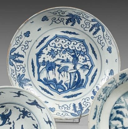 CHINE
Grande coupe en porcelaine décorée...