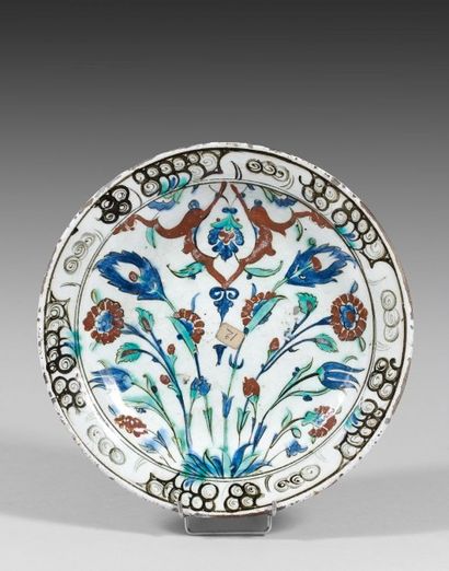 Iznik
Plat rond en pâte siliceuse, décor...