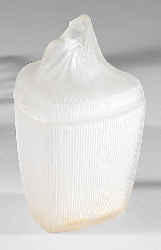 René LALIQUE (1860-1945) pour COTY
Pot triangulaire...