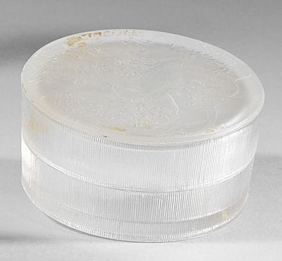 RENE LALIQUE (1860-1945)
Boîte à poudre recomposée...