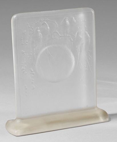 RENE LALIQUE (1860-1945)
Motif de la pendulette...