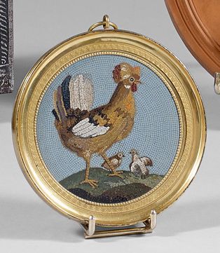 Micro-mosaïque circulaire à décor d'une poule...