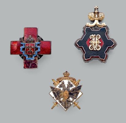 RUSSIE Trois insignes de boutonnière d'Académie:...