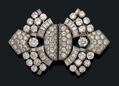 Élégante broche double clips en platine à...