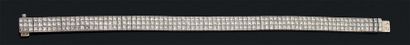 Bracelet souple en or gris (750) composé...