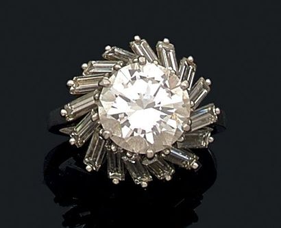 Bague en platine (950), ornée d'un diamant...