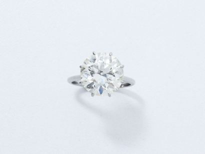Bague solitaire en platine (950) ornée d'un...