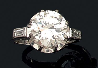 Bague en platine (950) sertie d'un diamant...