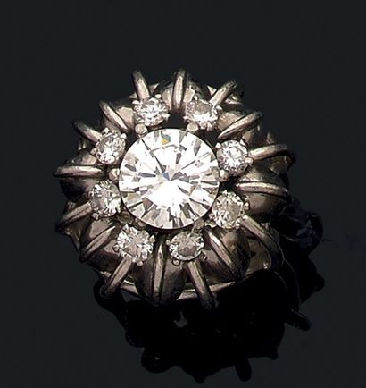 Bague dôme en platine (950) sertie d'un diamant...