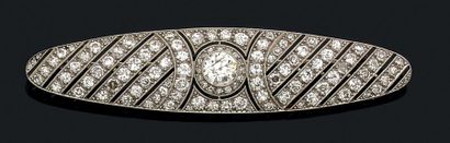 Broche de forme navette en platine (950)...