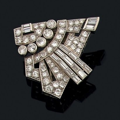 Clip de revers en platine (950) et or gris...