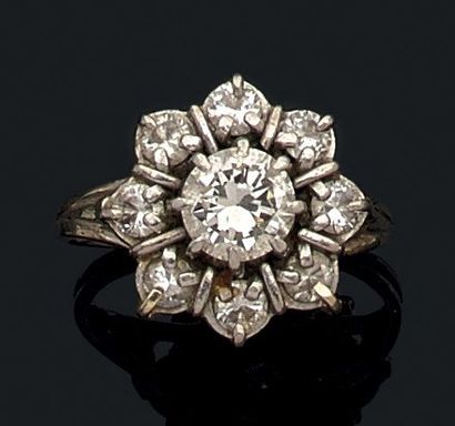 Bague de forme marguerite en or gris (750)...
