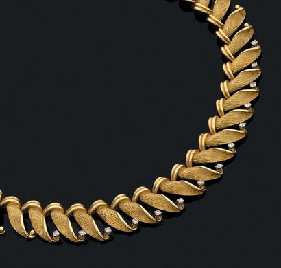 Collier articulé en or jaune (750) mat et...