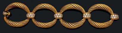 BOUCHERON
Bracelet articulé formé de quatre...
