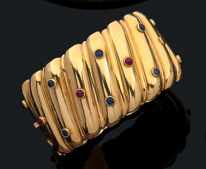 Large bracelet manchette, ouvrant, en or...