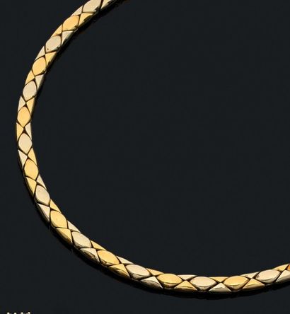 CARTIER Paris
Collier articulé en ors jaune...