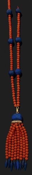 Collier sautoir formé de petites perles de...