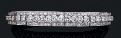 Bracelet ruban articulé en or gris (750)...