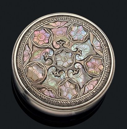 Pilulier circulaire en argent (min 800) à...