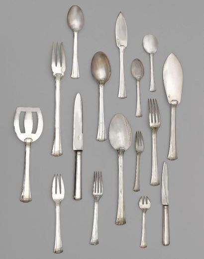 J.E. PUIFORCAT (1897-1945)
Ménagère en argent...