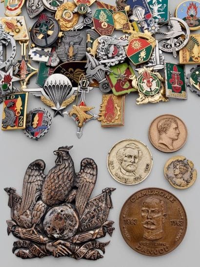FRANCE Lot d'insignes régimentaires de la...