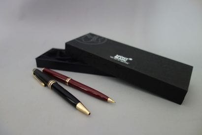 MONTBLANC
Stylo-bille en résine noire modèle...