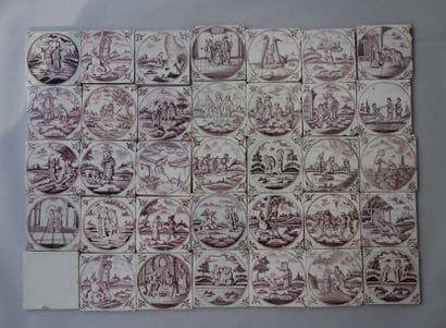 DELFT ou DESVRES
Ensemble de trente-quatre...
