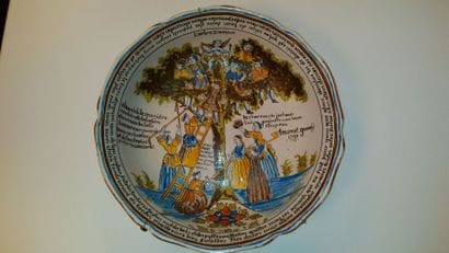 NEVERS
Saladier en faïence polychrome au...