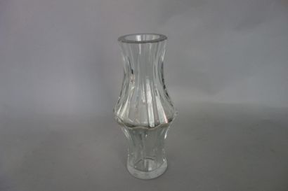 BACCARAT France
Vase en cristal taillé.Signé.H.:...