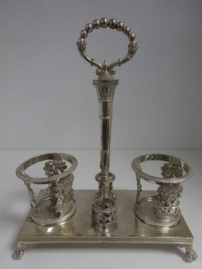 Paris (1819-1838)
Monture d'huilier en argent...