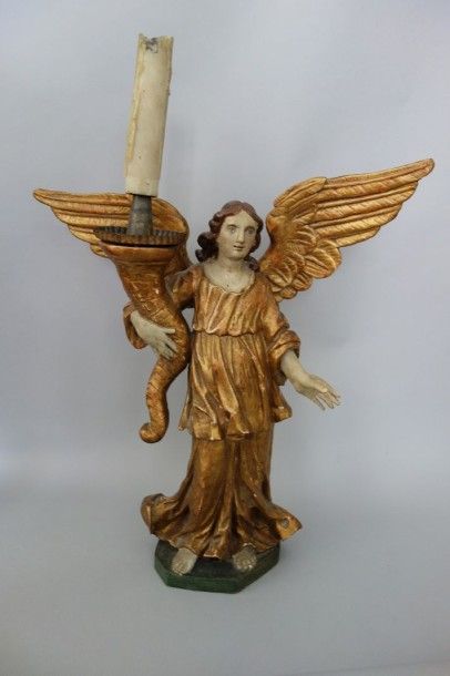 Ange Céroféraire en bois sculpté, patiné...