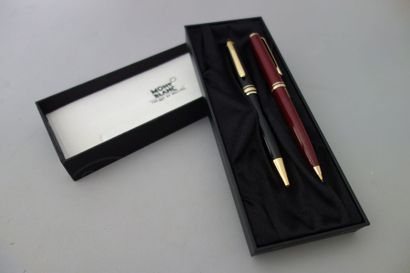 MONTBLANC
Stylo-bille en résine noire modèle...