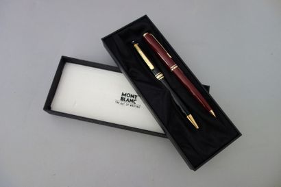 MONTBLANC
Stylo-bille en résine noire modèle...