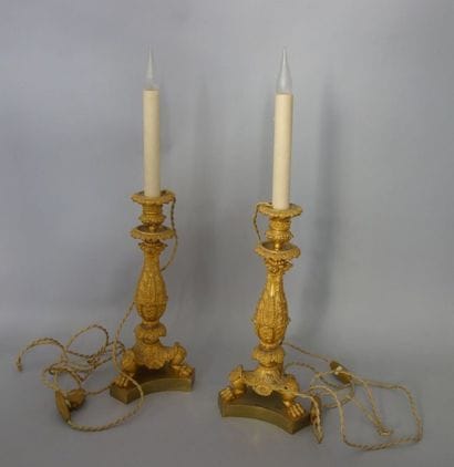 Paire de flambeaux en bronze ciselé et doré,...