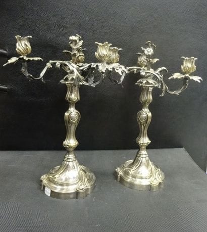 CHRISTOFLE
Paire de candélabres en bronze...