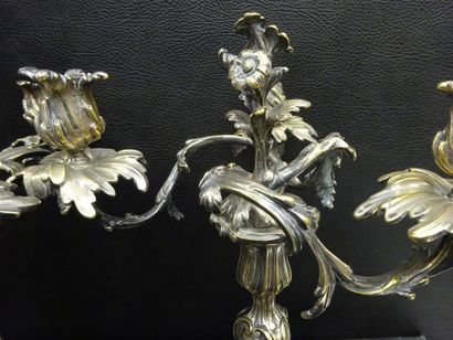 CHRISTOFLE
Paire de candélabres en bronze...