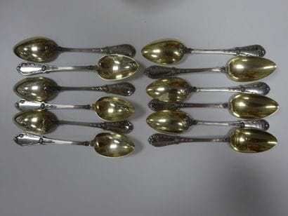 Série de douze cuillères à thé en argent...
